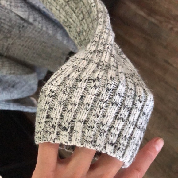 H&M grey cardigan, very warm and in great condition - Picture 3 of 4